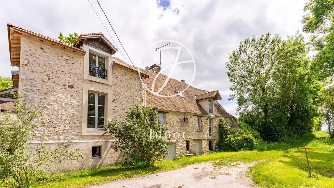 Thoiry, Ile-de-France, France 2 - 18072955