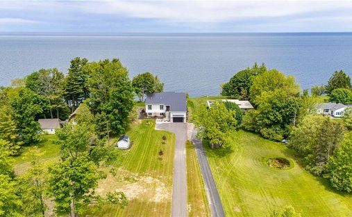 House in Ontario, New York, United States 1