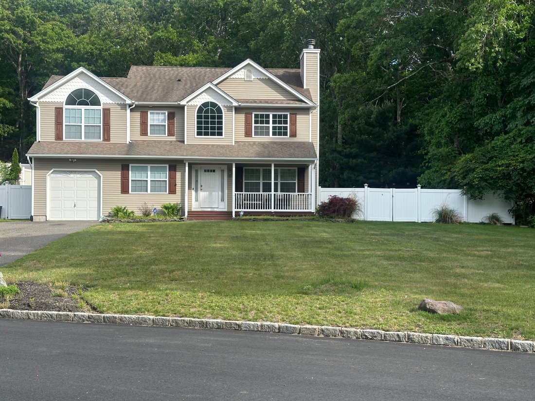 House in Middle Island, New York, United States 3 - 18074026