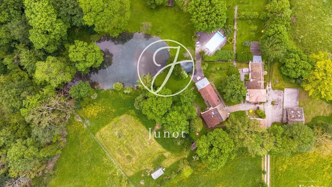Thoiry, Ile-de-France, France 1 - 18072955