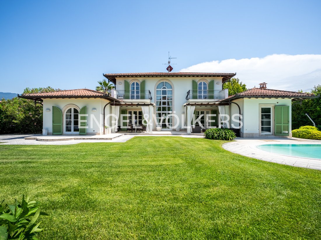 Villa in Vittoria Apuana, Forte dei Marmi, Tuscany 1 - 18071286