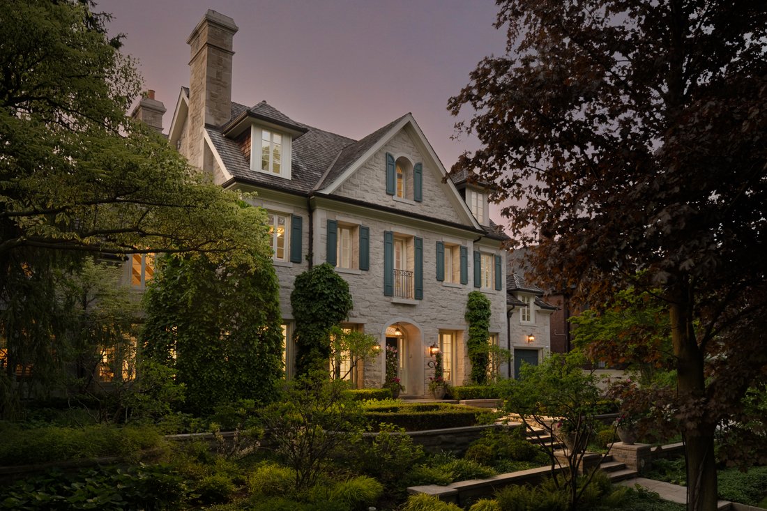 Estate in Toronto, Ontario, Canada 1 - 18072874