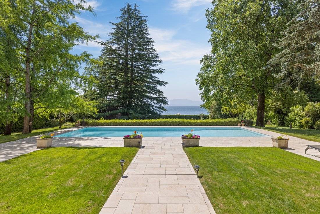 Exceptional Waterfront Estate On The Front Line Of Lake Geneva