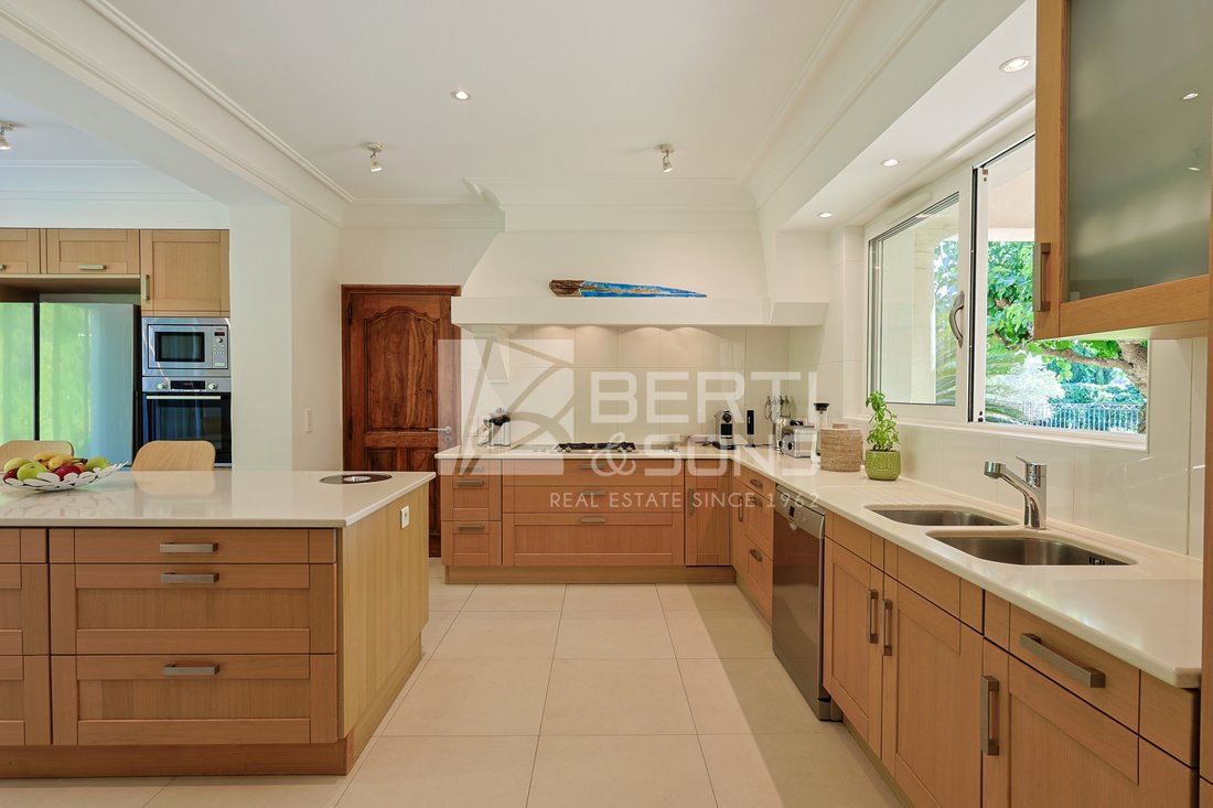 House in Zone Ouest Urbaine, Saint-Tropez, France 4 - 18071317