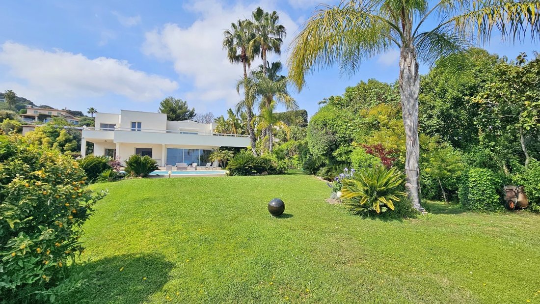 Villa in Saint Maymes-Lauvert, Antibes, France 4 - 18071452