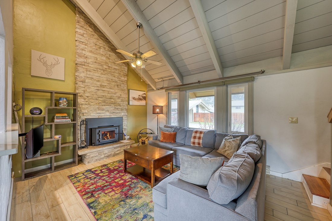 Condo in Gallatin Gateway, Montana, United States 1 - 18071301