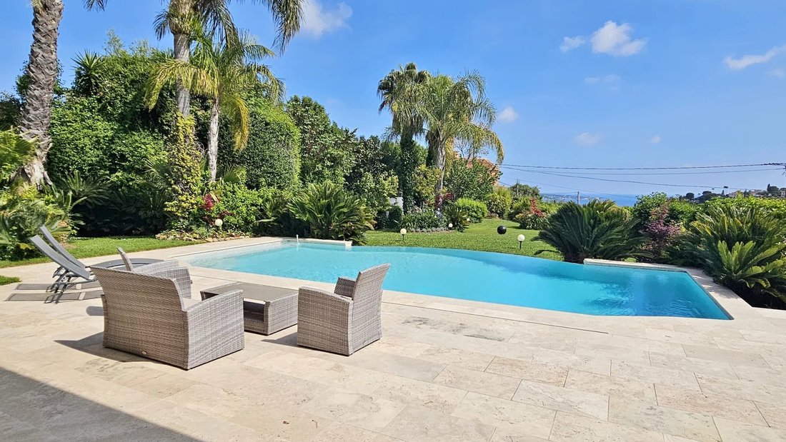 Villa in Saint Maymes-Lauvert, Antibes, France 3 - 18071452