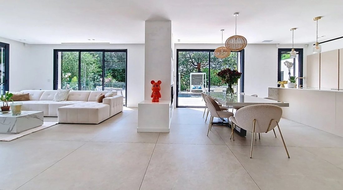 Villa in Châteauneuf-Grasse, Provence-Alpes-Côte d'Azur, France 3 - 18071433