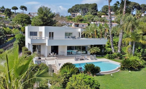Villa in Saint Maymes-Lauvert, Antibes, France 1