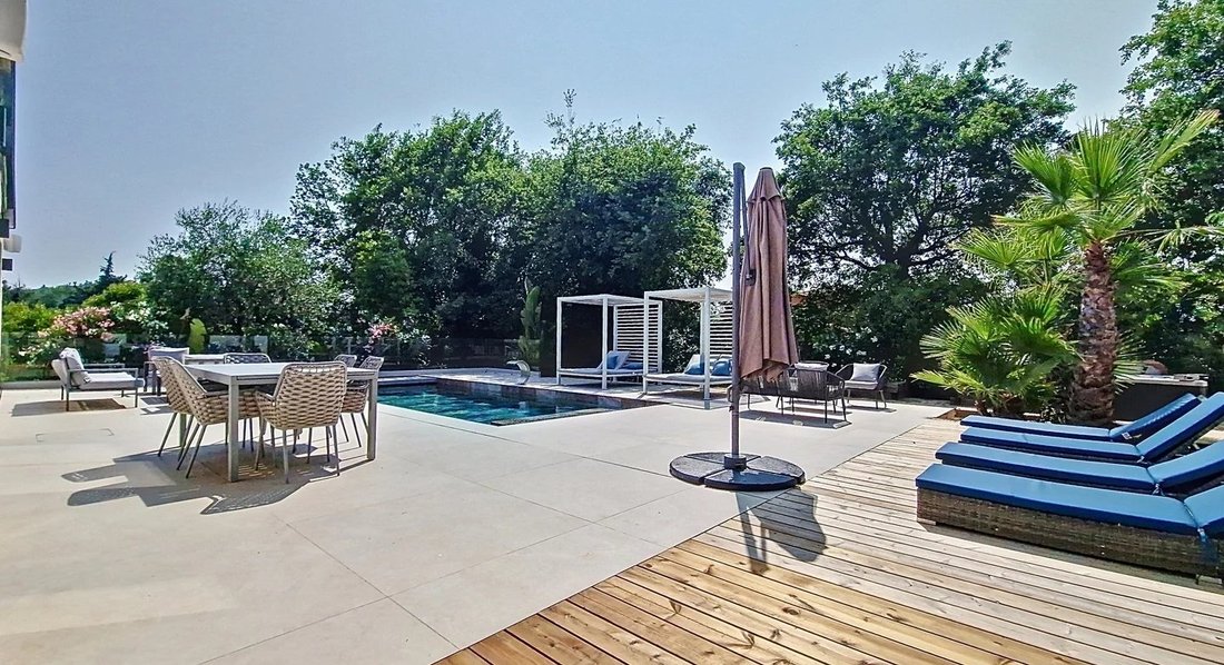 Villa in Châteauneuf-Grasse, Provence-Alpes-Côte d'Azur, France 2 - 18071433