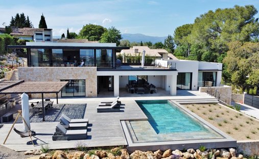 Villa in Bois Fleuri-Chevre d'Or-Saint Philippe, Biot, France 1