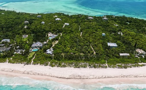 Land in Dunmore Town, Harbour Island, The Bahamas 1