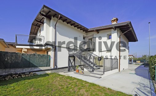 House in Raffa, Lombardy, Italy 1