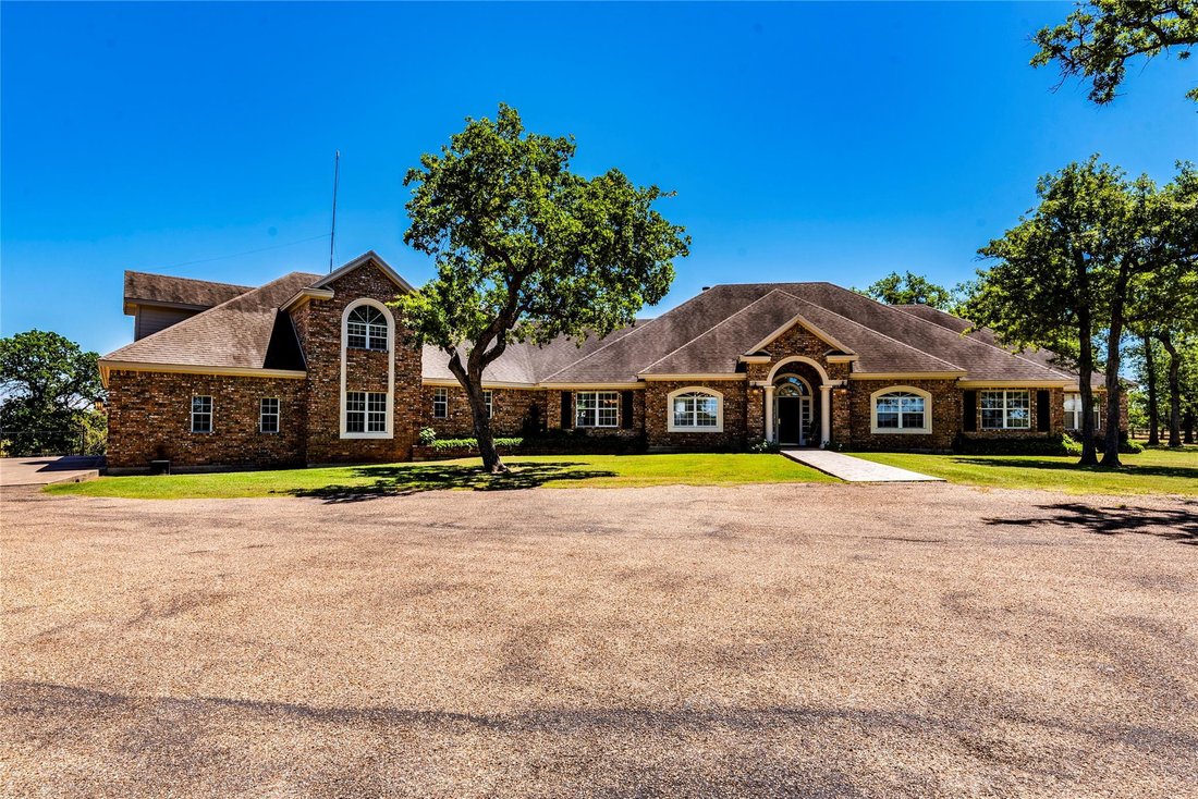 House in Thrall, Texas, United States 3 - 18075075