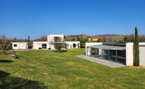 House in Sainte-Nathalene, Nouvelle-Aquitaine, France 1