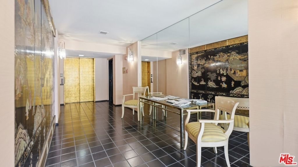 Condo in Los Angeles, California, United States 5 - 18074832