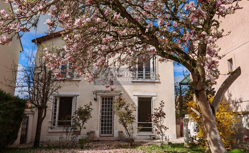 Villa in Domaine National du Château, Versailles, France 1