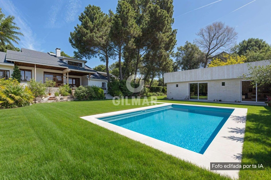 Villa in Somosaguas, Pozuelo de Alarcon, Comunidad de Madrid 1 - 18074474