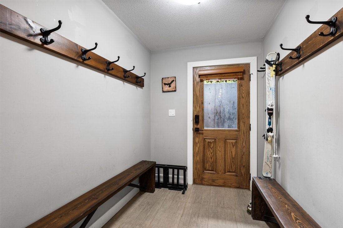 Apartment in Sun Peaks, British Columbia, Canada 2 - 18076659