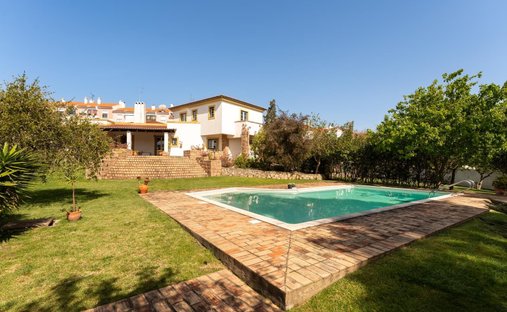 Country House in Loures, Lisbon, Portugal 1