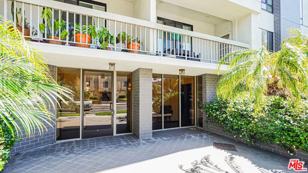 Condo in Los Angeles, California, United States 4 - 18074832