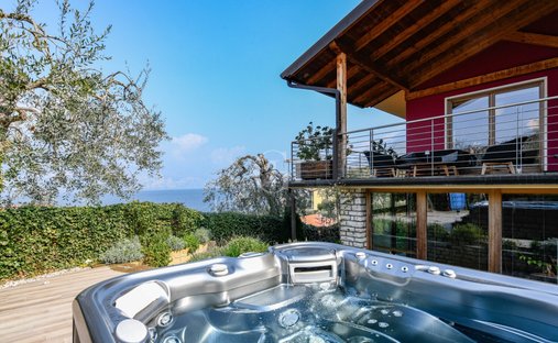 Villa en Brenzone en el lago de Garda, Véneto, Italia 1