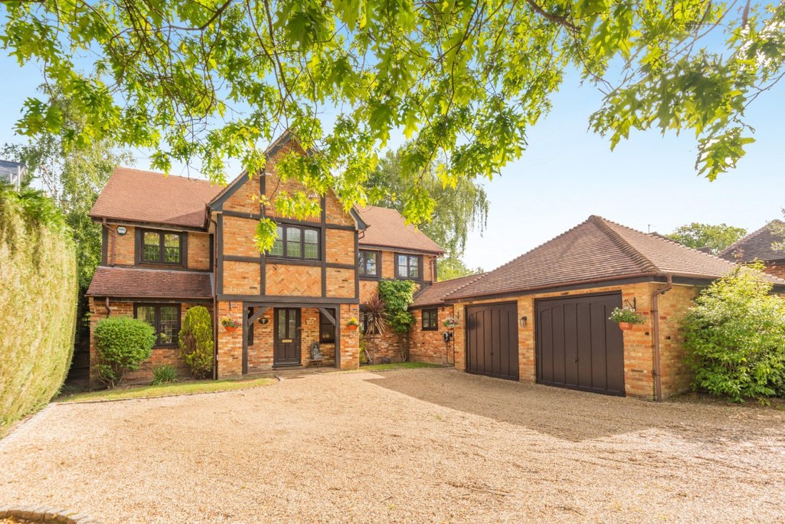 House in Tatling End, Gerrards Cross, England 2 - 18072792