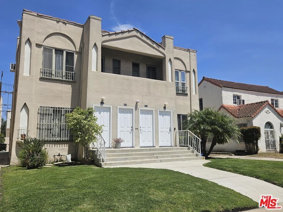 Los Angeles, California, United States 3 - 18040278
