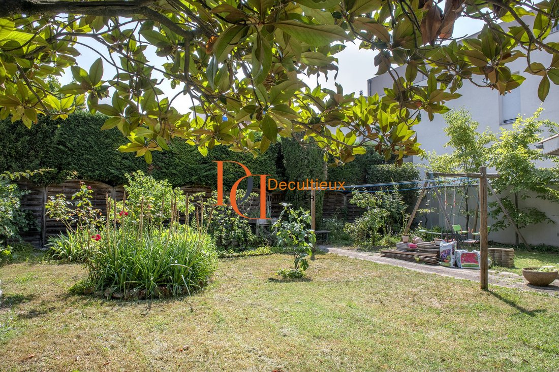 Villa in Zola - Pressence, Villeurbanne, France 1 - 18078006
