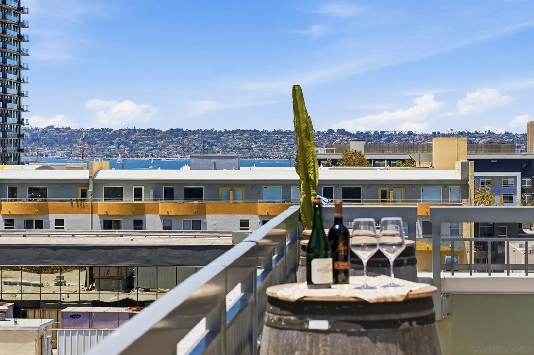 Condo in San Diego, California, United States 3 - 18079431