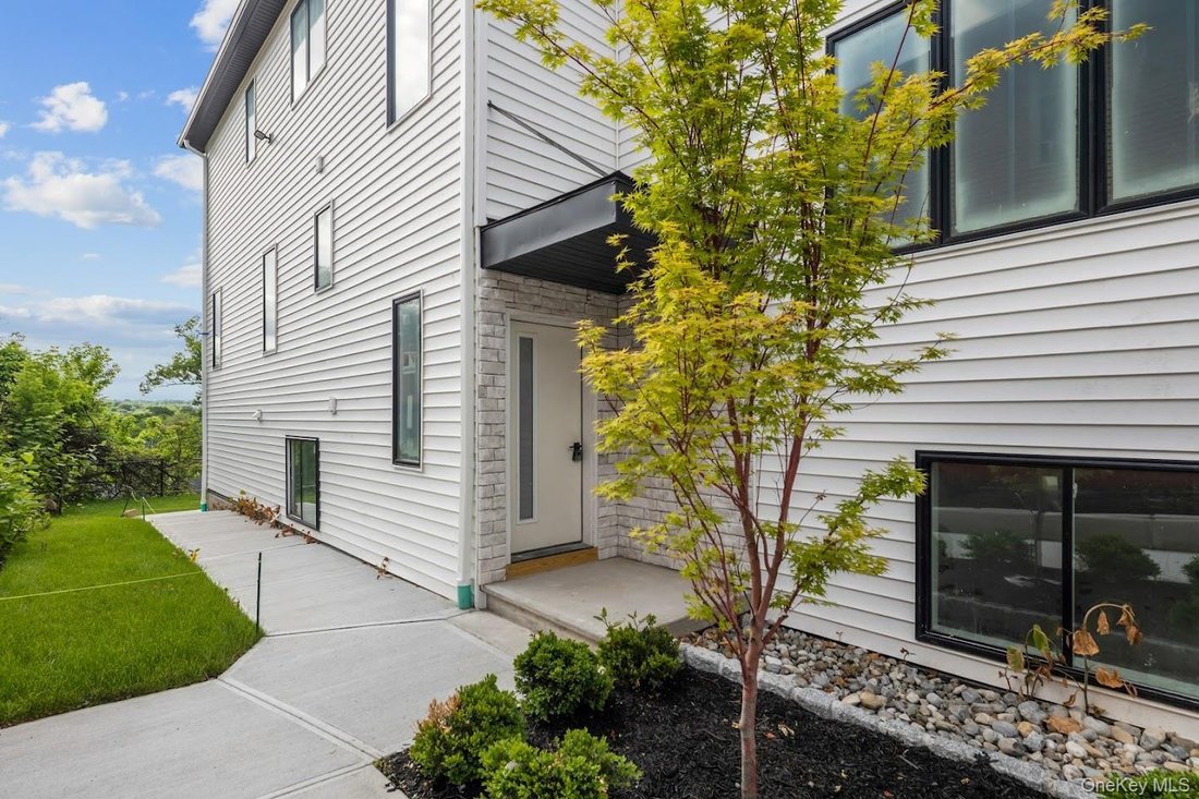 Condo in Spring Valley, New York, United States 3 - 18074662