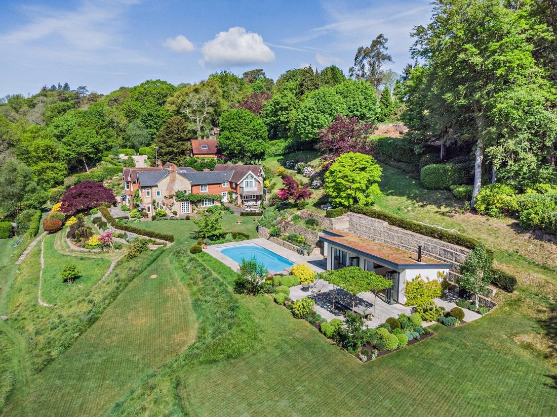 House in Grayshott, England 1 - 18072795