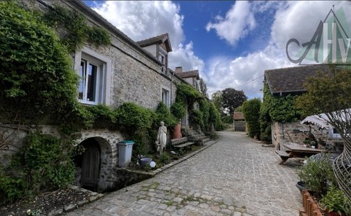 Estate in Grandpuits-Bailly-Carrois, Ile-de-France, France 1
