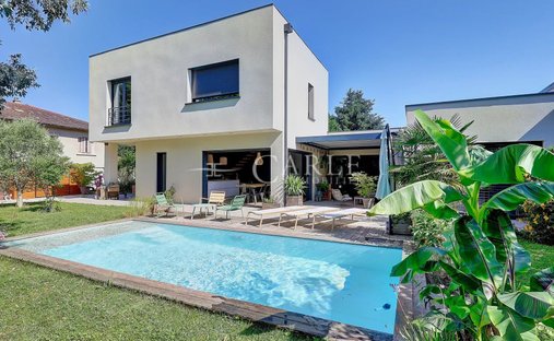 Villa in Nord, Jonage, France 1