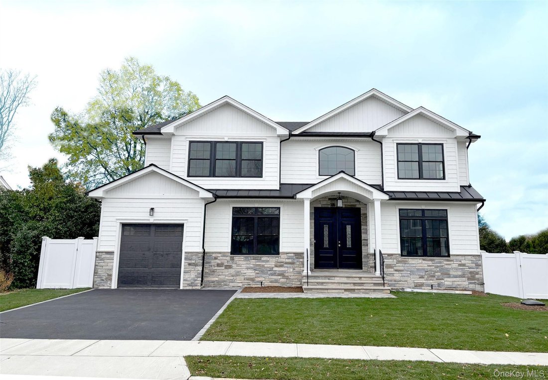 House in Merrick, New York, United States 1 - 18072815