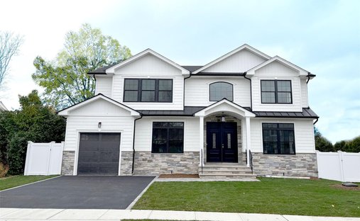 House in Merrick, New York, United States 1