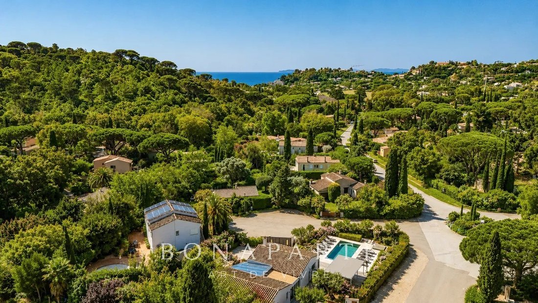 Villa in La Croix-Valmer, Provence-Alpes-Côte d'Azur, France 1 - 17483050