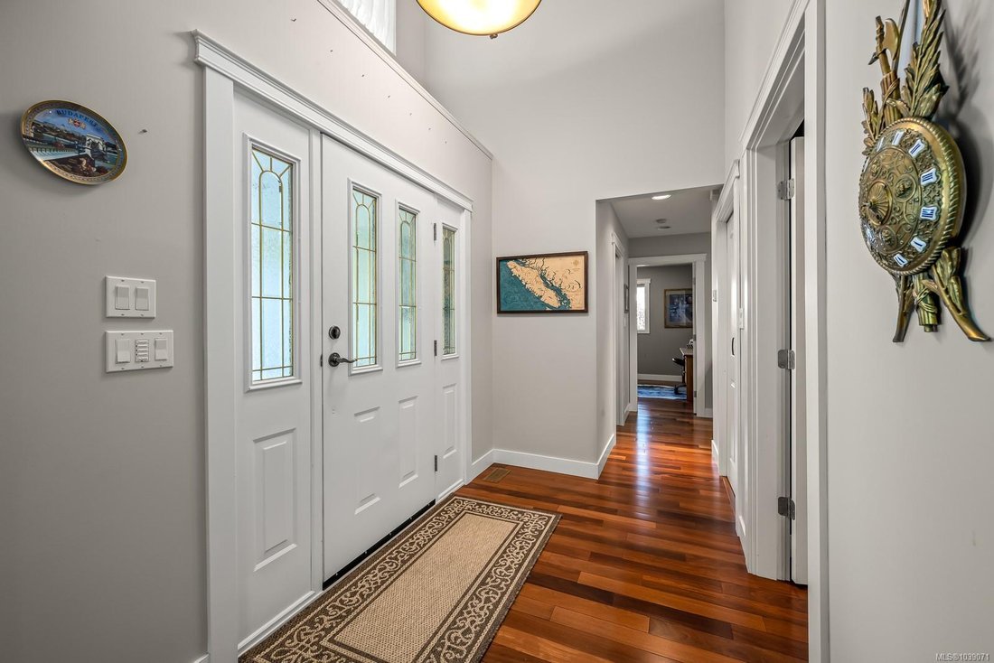 House in Comox, British Columbia, Canada 4 - 18076682