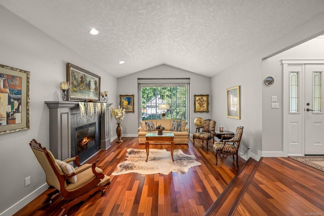 House in Comox, British Columbia, Canada 5 - 18076682