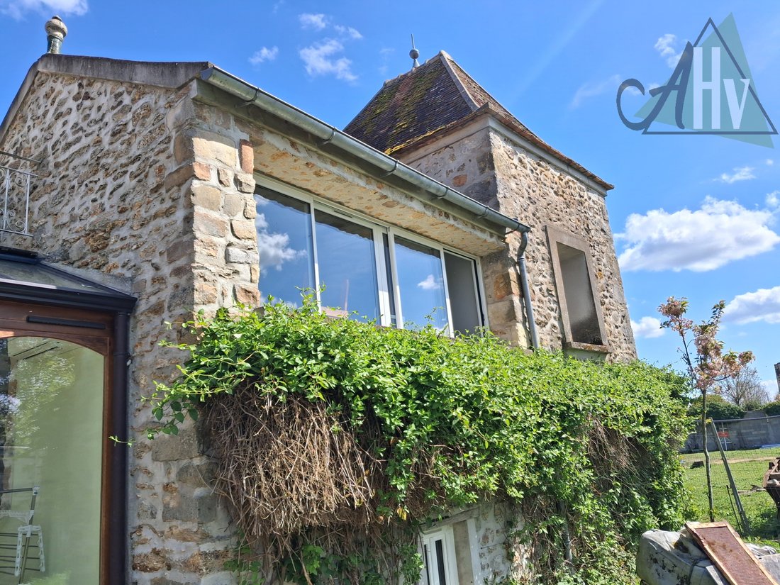 Estate in Grandpuits-Bailly-Carrois, Ile-de-France, France 2 - 18075361