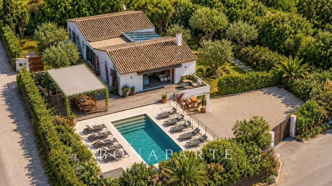 Villa in La Croix-Valmer, Provence-Alpes-Côte d'Azur, France 2 - 17483050