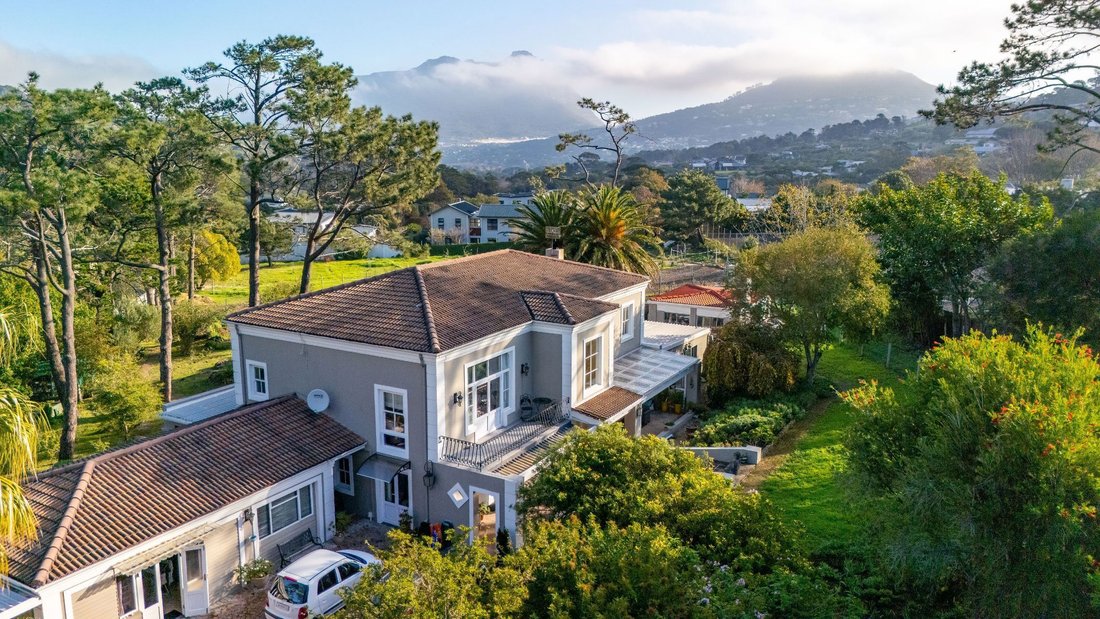 House in Pinelands, Southern Suburbs, Cape Town 3 - 18074492