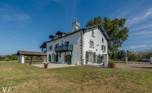 House in Sames, Nouvelle-Aquitaine, France 1