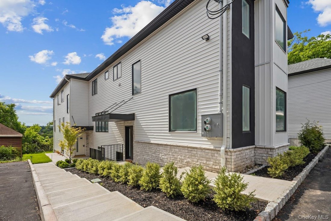 Condo in Spring Valley, New York, United States 2 - 18074662