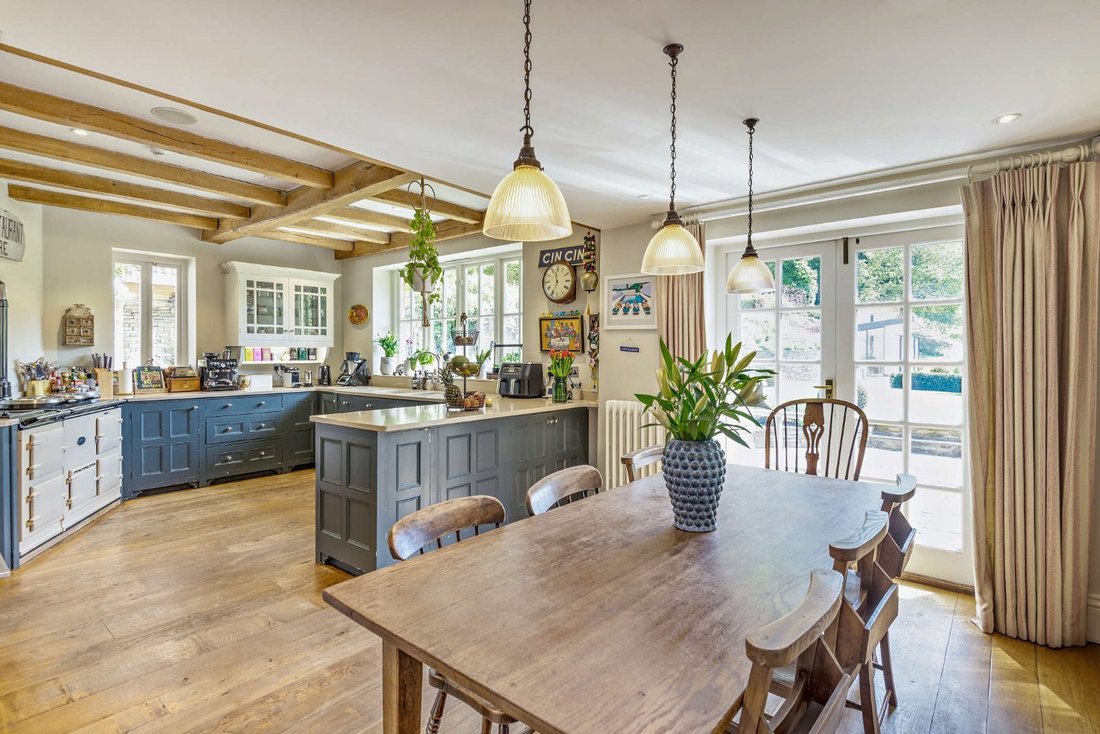 House in Grayshott, England 4 - 18072795
