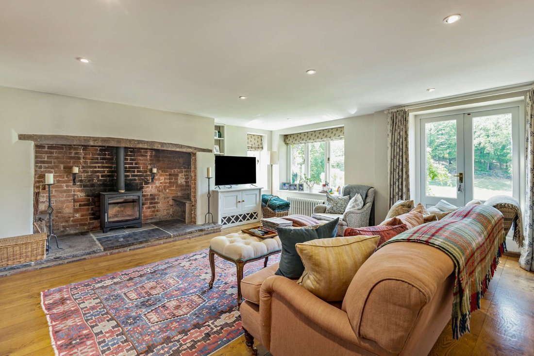 House in Grayshott, England 5 - 18072795