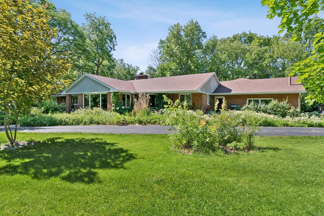 House in Aurora, Illinois, United States 2 - 18076357