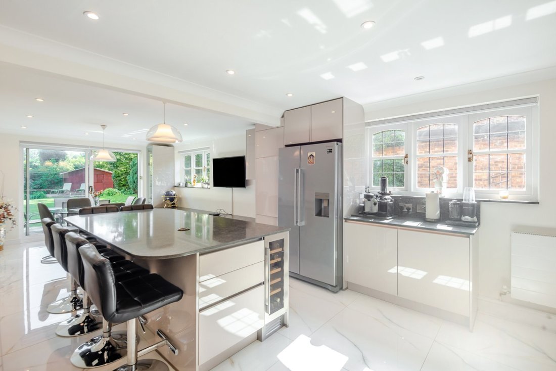 House in Tatling End, Gerrards Cross, England 5 - 18072792