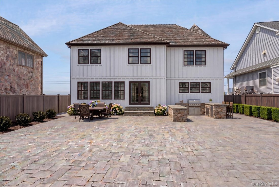 House in Massapequa, New York, United States 2 - 18072821