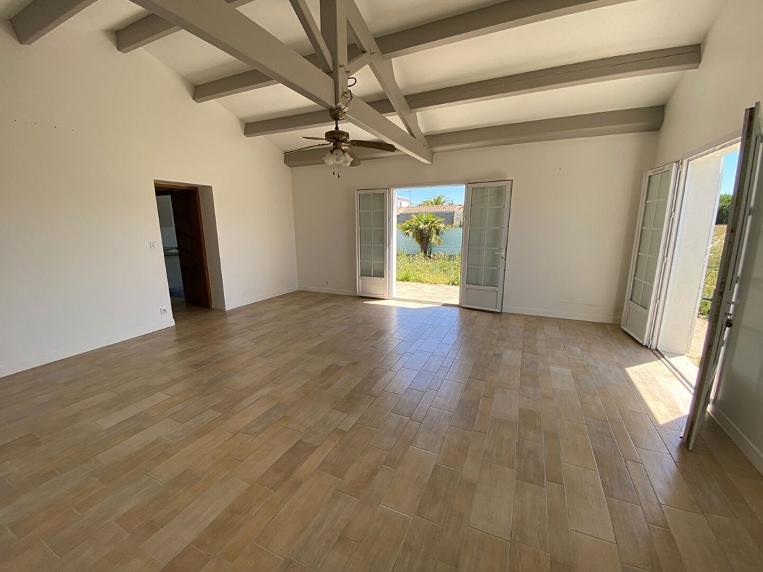 House in La Bree-les-Bains, Nouvelle-Aquitaine, France 3 - 18072398